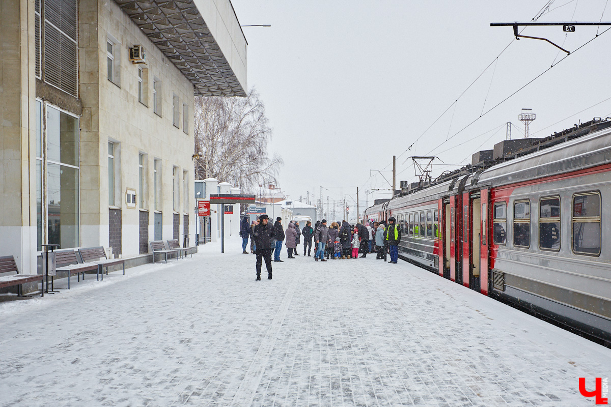 30 января во Владимире прошло заседание, участники которого вновь обсудили новый проект реконструкции железнодорожного вокзала и привокзальной площади. Дискуссии этот вопрос вызвал довольно бурные. По итогу проект общественники поддержали, но не все. Даём слово градозащитнице, которая подробно разъяснила, что с ним не так.