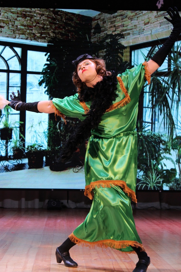 Мужчины в уморительных женских образах – любимцы публики в соцсетях. Наравне со Станиславом Круглицким, известным как Сантана, издание «Безмакияжа.ру» включило в топ самых талантливых блогеров, изображающих девушек или женщин, и жителя нашего региона. У Славки Чаплина более миллиона подписчиков в Tik-Tok, и все благодаря его амплуа «училки». Ну как не взять у него интервью?