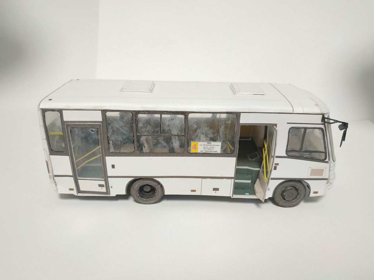 17-летний школьник из Гусь-Хрустального собирает модели автобусов и автомобилей. В его коллекции уже больше 10 экземпляров. И это только начало. В будущем молодой человек хочет работать на заводе и делать транспорт в масштабе 1:1.