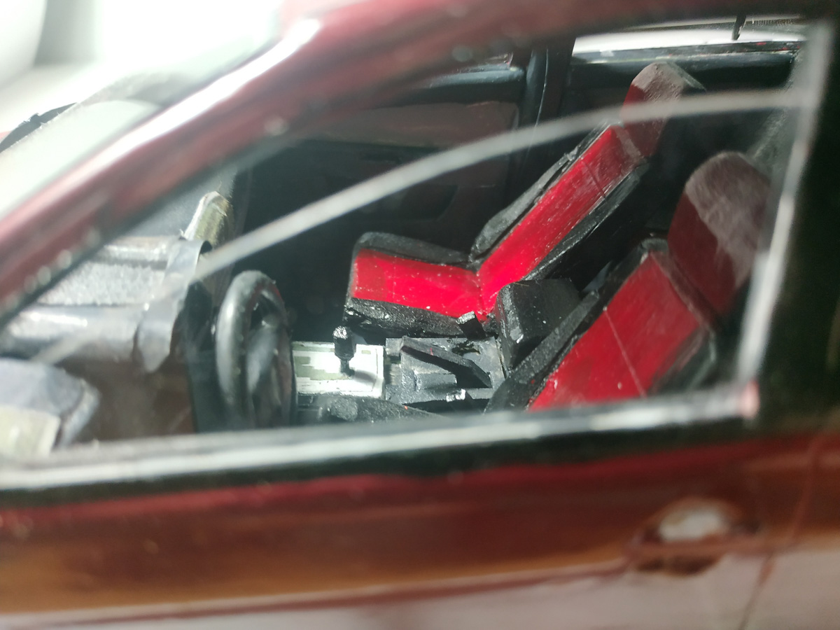 17-летний школьник из Гусь-Хрустального собирает модели автобусов и автомобилей. В его коллекции уже больше 10 экземпляров. И это только начало. В будущем молодой человек хочет работать на заводе и делать транспорт в масштабе 1:1.