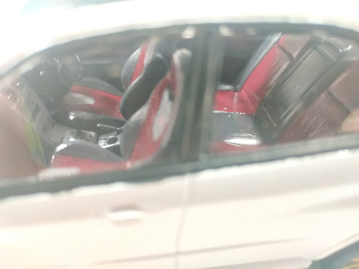 17-летний школьник из Гусь-Хрустального собирает модели автобусов и автомобилей. В его коллекции уже больше 10 экземпляров. И это только начало. В будущем молодой человек хочет работать на заводе и делать транспорт в масштабе 1:1.