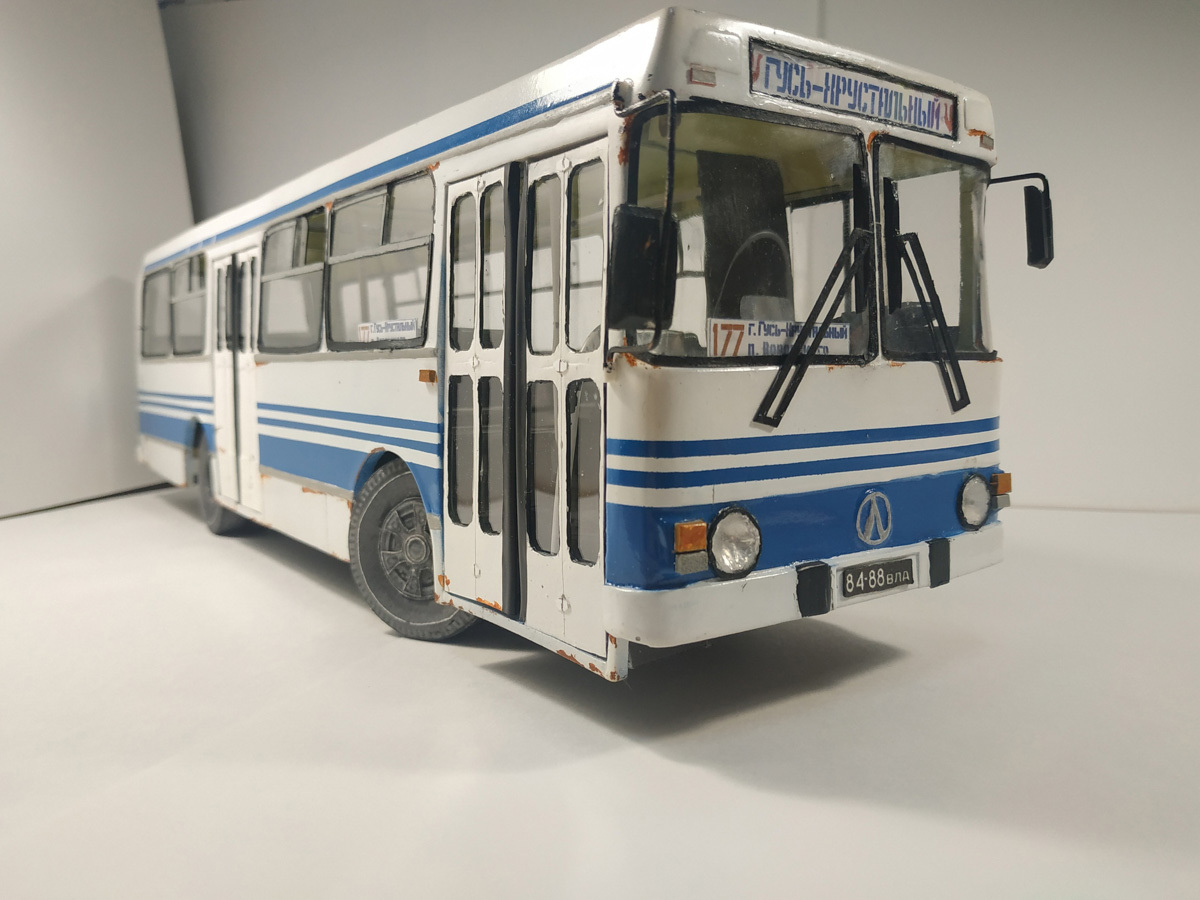 17-летний школьник из Гусь-Хрустального собирает модели автобусов и автомобилей. В его коллекции уже больше 10 экземпляров. И это только начало. В будущем молодой человек хочет работать на заводе и делать транспорт в масштабе 1:1.