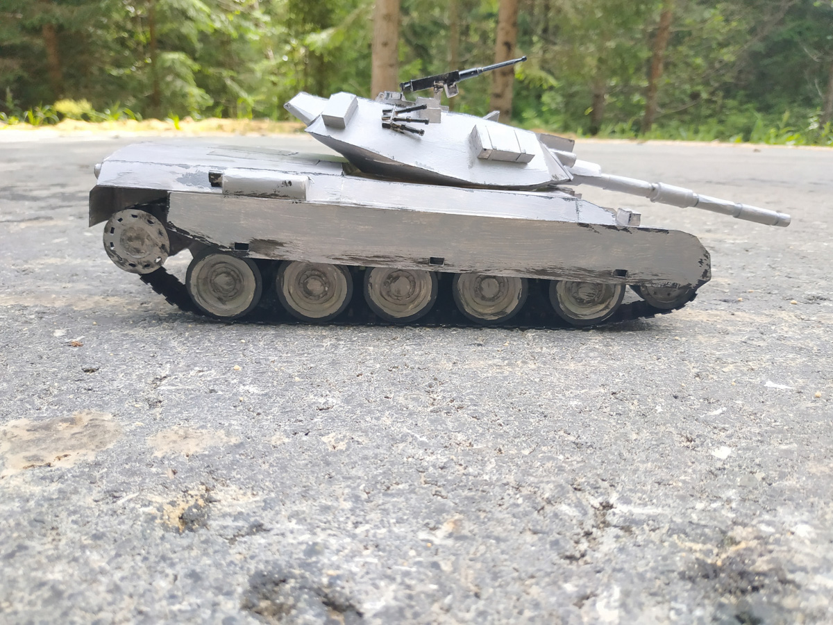 17-летний школьник из Гусь-Хрустального собирает модели автобусов и автомобилей. В его коллекции уже больше 10 экземпляров. И это только начало. В будущем молодой человек хочет работать на заводе и делать транспорт в масштабе 1:1.