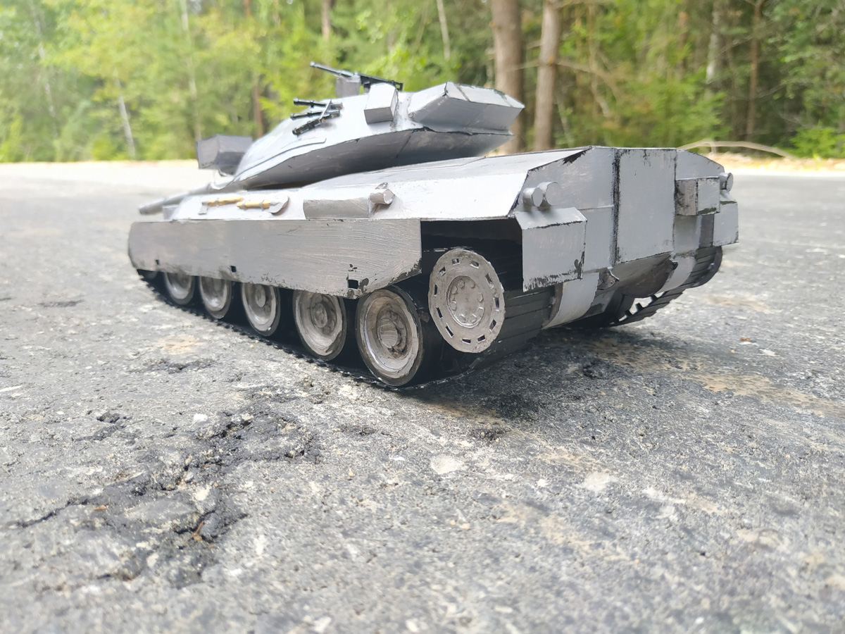 17-летний школьник из Гусь-Хрустального собирает модели автобусов и автомобилей. В его коллекции уже больше 10 экземпляров. И это только начало. В будущем молодой человек хочет работать на заводе и делать транспорт в масштабе 1:1.