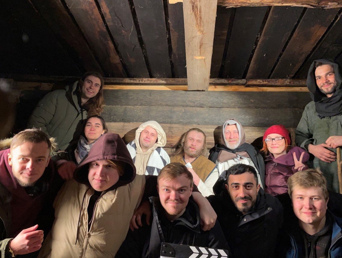 Мини-сериал про былинного богатыря Илью Муромца планирует снять команда из Екатеринбурга. Выпускники школы кино Свердловской киностудии создали тизер для краудфандинговой платформы и открыли сбор средств для съемок. Ребята решили рассказать о герое из Мурома в жанре магического реализма. «Ключ-Медиа» связался с продюсером проекта и узнал подробности.