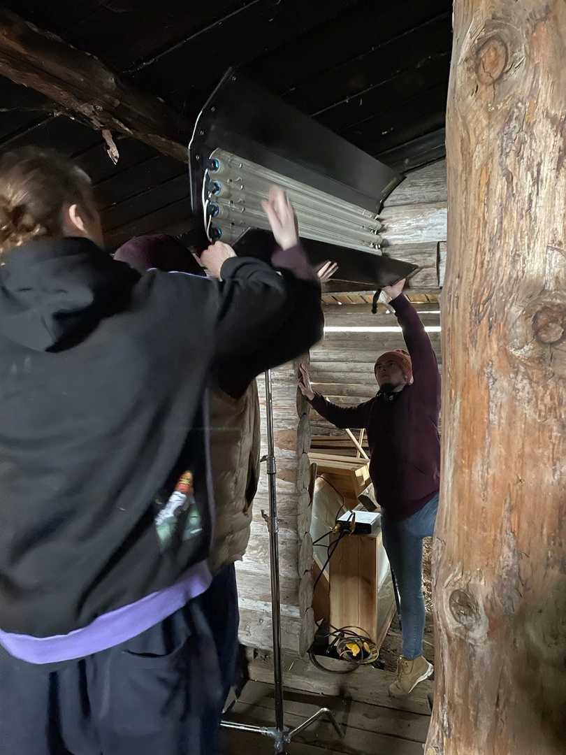 Мини-сериал про былинного богатыря Илью Муромца планирует снять команда из Екатеринбурга. Выпускники школы кино Свердловской киностудии создали тизер для краудфандинговой платформы и открыли сбор средств для съемок. Ребята решили рассказать о герое из Мурома в жанре магического реализма. «Ключ-Медиа» связался с продюсером проекта и узнал подробности.