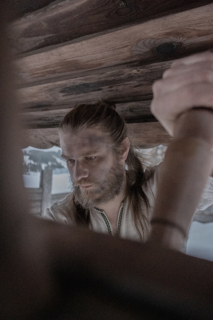 Мини-сериал про былинного богатыря Илью Муромца планирует снять команда из Екатеринбурга. Выпускники школы кино Свердловской киностудии создали тизер для краудфандинговой платформы и открыли сбор средств для съемок. Ребята решили рассказать о герое из Мурома в жанре магического реализма. «Ключ-Медиа» связался с продюсером проекта и узнал подробности.