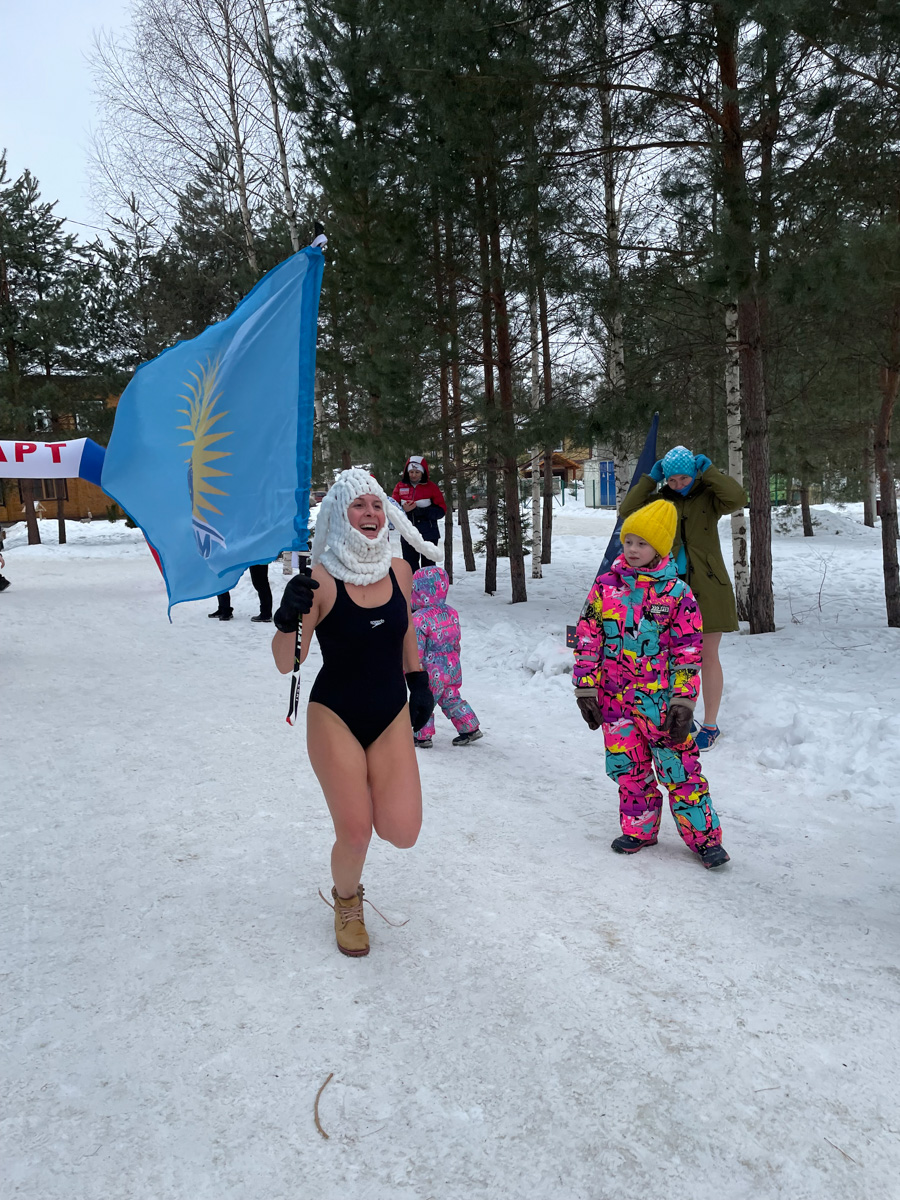 Владимирские моржи приняли участие в ледяном троеборье «Холодные игры». Соревнования прошли в Нижегородской области. От нашего региона на старт вышли шесть человек, среди которых были и две дамы. Какие испытания им пришлось пройти и что показалось самым сложным? Читайте в материале.