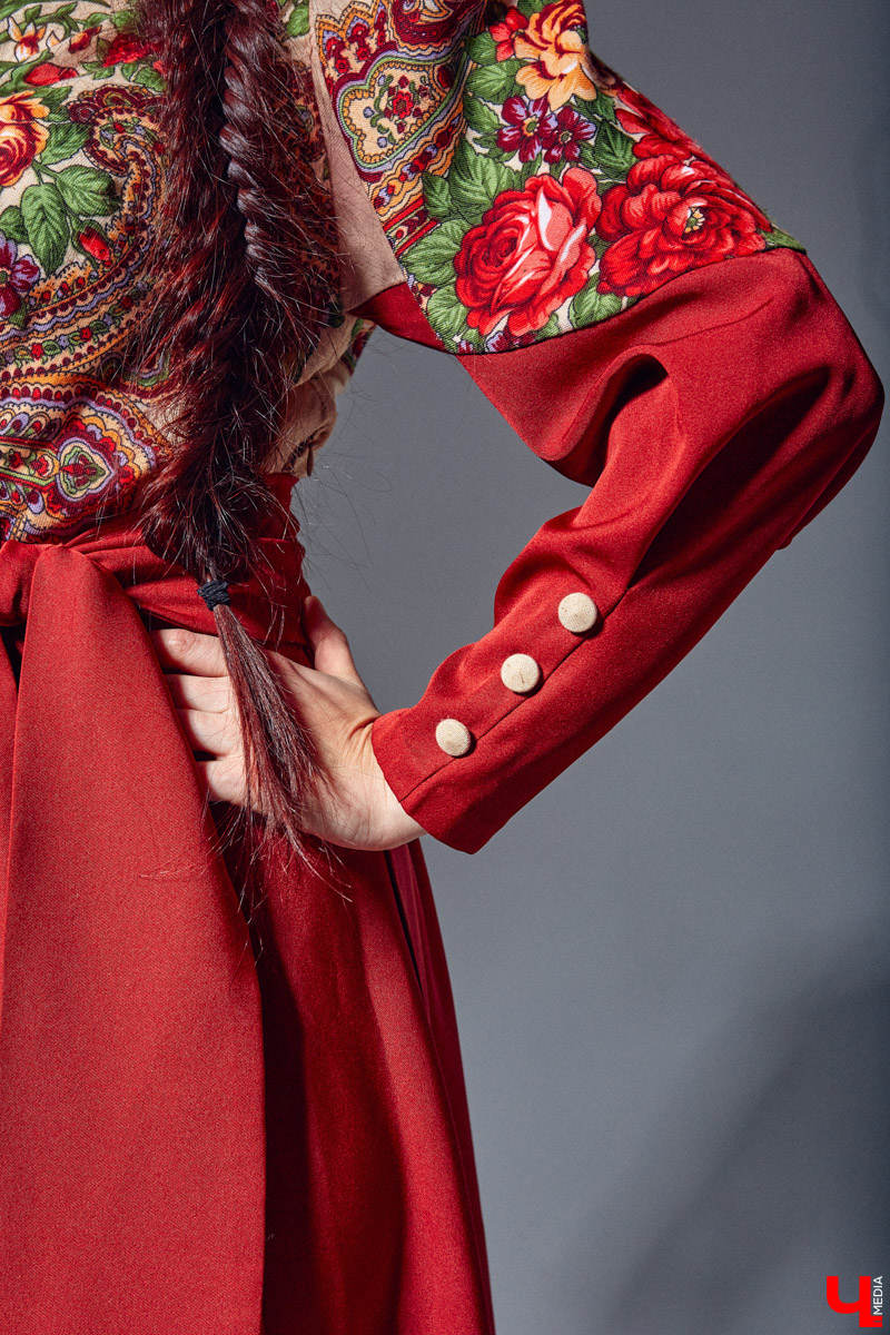 Своим примером Таис Карелина доказывает, что смешение современных трендов с народными мотивами — это просто «вау»! Платья в пол, обрядовые рубахи, исконно русские пояса, кокошники на выбор. О своём удивительном гардеробе, элементы которого можно и нужно создавать своими руками, этно-спикер рассказала «Ключ-Медиа».