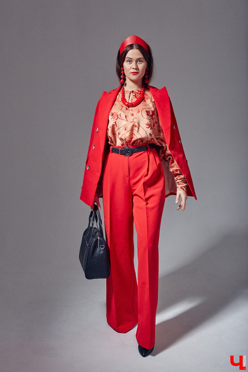 Своим примером Таис Карелина доказывает, что смешение современных трендов с народными мотивами — это просто «вау»! Платья в пол, обрядовые рубахи, исконно русские пояса, кокошники на выбор. О своём удивительном гардеробе, элементы которого можно и нужно создавать своими руками, этно-спикер рассказала «Ключ-Медиа».