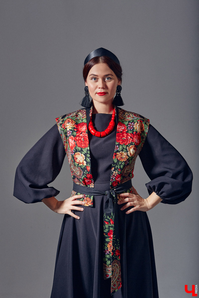 Своим примером Таис Карелина доказывает, что смешение современных трендов с народными мотивами — это просто «вау»! Платья в пол, обрядовые рубахи, исконно русские пояса, кокошники на выбор. О своём удивительном гардеробе, элементы которого можно и нужно создавать своими руками, этно-спикер рассказала «Ключ-Медиа».