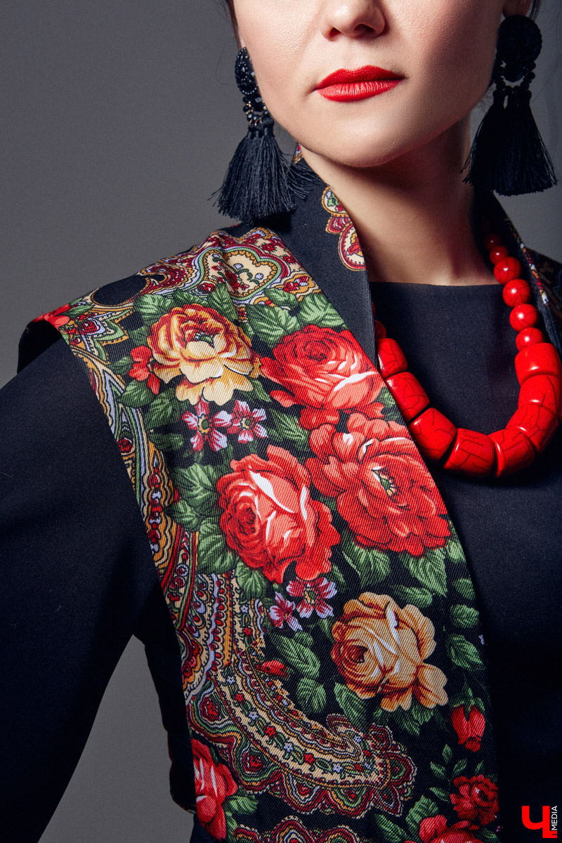 Своим примером Таис Карелина доказывает, что смешение современных трендов с народными мотивами — это просто «вау»! Платья в пол, обрядовые рубахи, исконно русские пояса, кокошники на выбор. О своём удивительном гардеробе, элементы которого можно и нужно создавать своими руками, этно-спикер рассказала «Ключ-Медиа».