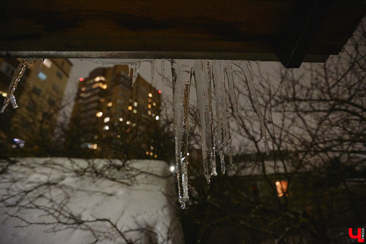 Жительница Владимира Ольга Калюжная купила частный дом, окна которого выходят на многоэтажки. И если для одних это минус, то для неё — сплошной плюс. Тем более что вместе с квадратными метрами Ольга стала хозяйкой множества раритетных вещей.