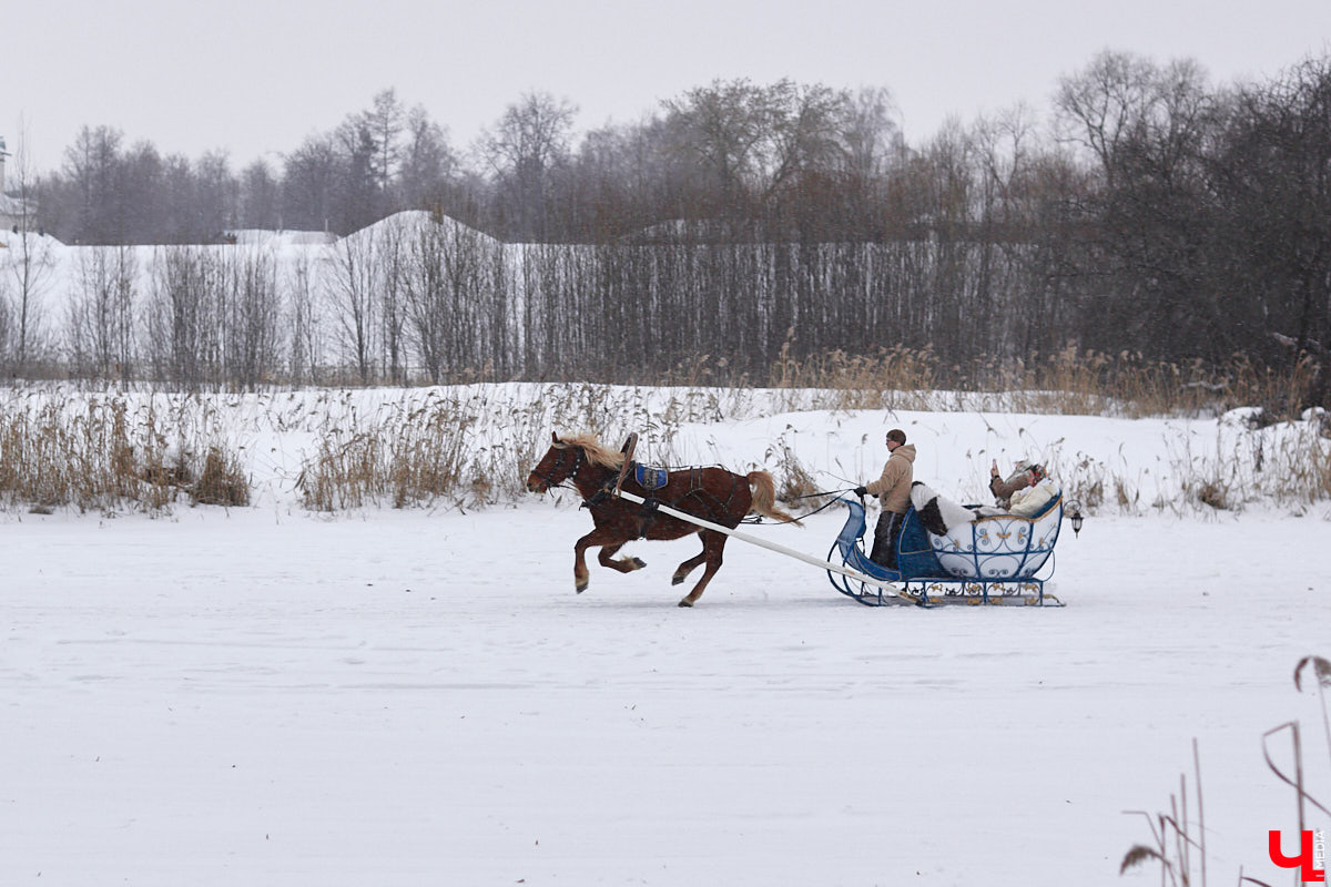 Уже завтра влюбленные по всему миру будут отмечать один из самых романтичных дней в году. И пусть не все согласны, что праздник этот наш, почему бы не воспользоваться еще одним поводом провести время вместе! Прекрасный вариант – путешествие в Суздаль. Вот вам пять причин, почему на 14 февраля стоит отправиться именно туда.