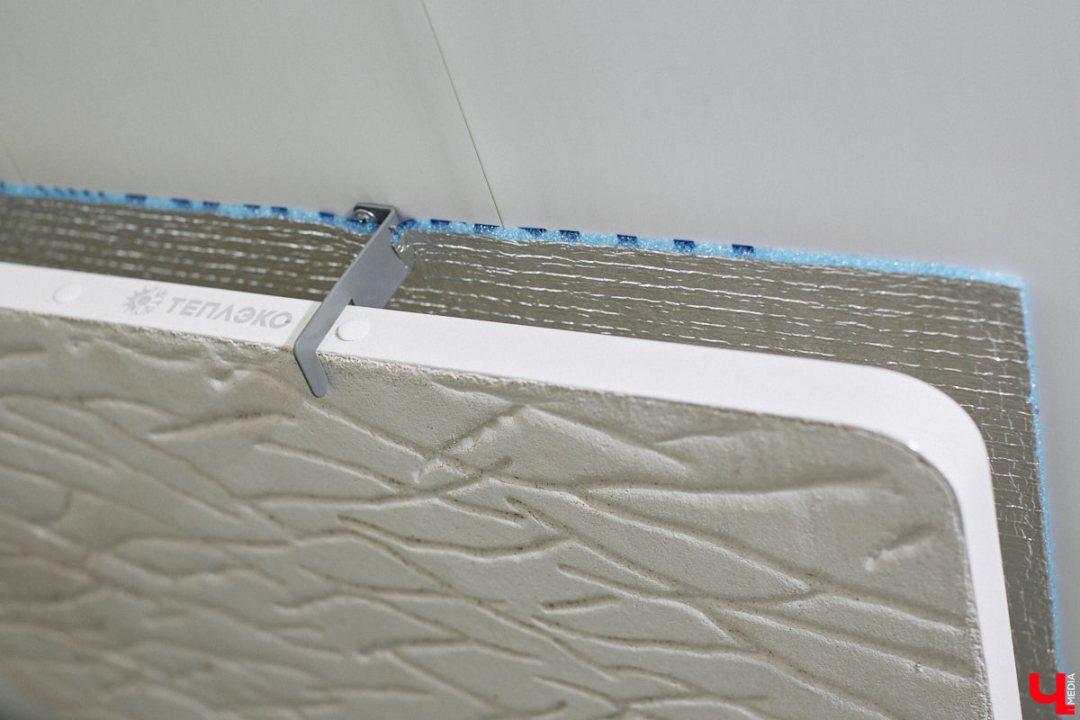 У владимирского блогера Анны Антоновой (в девичестве — Шиш) была мечта — жить в треугольном доме! Муж девушки, Артем, поспешил воплотить мечту любимой в реальность, а потому за несколько месяцев своими руками построил уютное семейное гнездышко. «Ключ-Медиа» побывал в гостях у молодоженов и узнал, каково им жить в уединении посреди заснеженного леса.