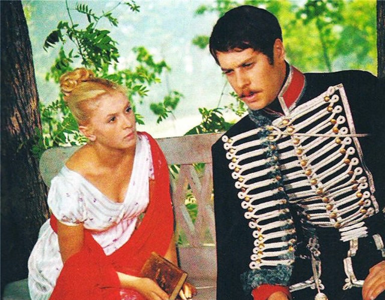 В День всех влюбленных душа больше, чем обычно, просит сказки. Особенно если любовная история разворачивается в привычных нам пейзажах. Фильмы, снятые во Владимирской области, напомнят нам, какой непредсказуемой, страстной, безумной, забавной и счастливой бывает любовь. Зовите своих вторых половинок и вместе с ними вспомните романтические картины, снятые у нас!