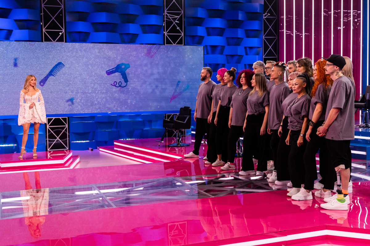 Ковровский парикмахер-колорист Илья Староверов будет биться за главный приз — миллион рублей — в новом шоу на ТНТ «Бьюти Баттл»! Ведущей проекта стала певица Глюк’oZа, а в число жюри вошла фэшн-блогер Карина Нигай. Своими впечатлениями от работы со звездами Илья уже поделился с нашим изданием.