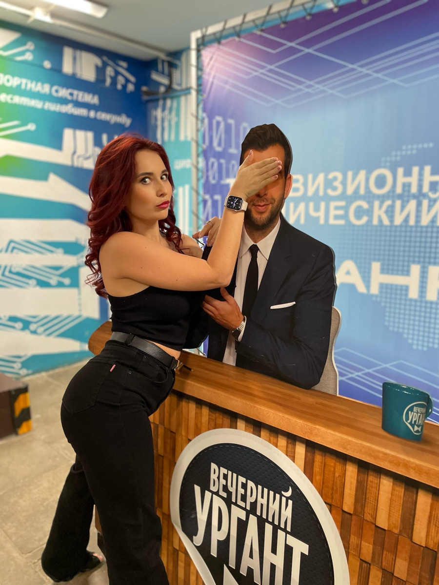 Владимирская танцовщица Лера Лебедева осуществила свою давнюю мечту: шагнула в сторону телевидения, став ученицей Школы Первого канала! На протяжении трёх недель девушка посещала реальные павильоны, участвовала в съёмках передач, общалась с «легендарио». На достигнутом останавливаться она, конечно же, не собирается. Подробнее о ТВ-путешествии Дансеры читайте в материале «Ключ-Медиа».