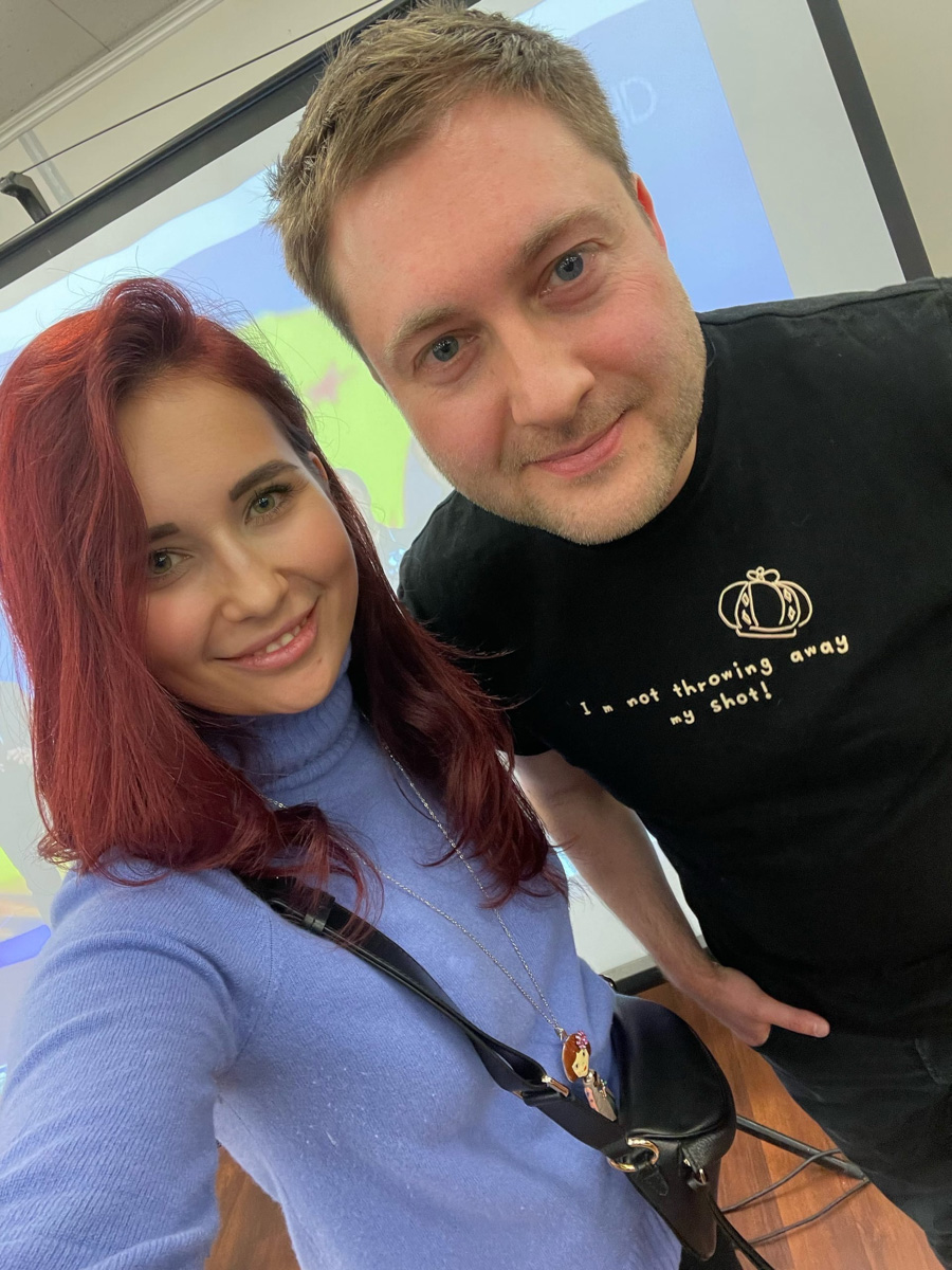 Владимирская танцовщица Лера Лебедева осуществила свою давнюю мечту: шагнула в сторону телевидения, став ученицей Школы Первого канала! На протяжении трёх недель девушка посещала реальные павильоны, участвовала в съёмках передач, общалась с «легендарио». На достигнутом останавливаться она, конечно же, не собирается. Подробнее о ТВ-путешествии Дансеры читайте в материале «Ключ-Медиа».