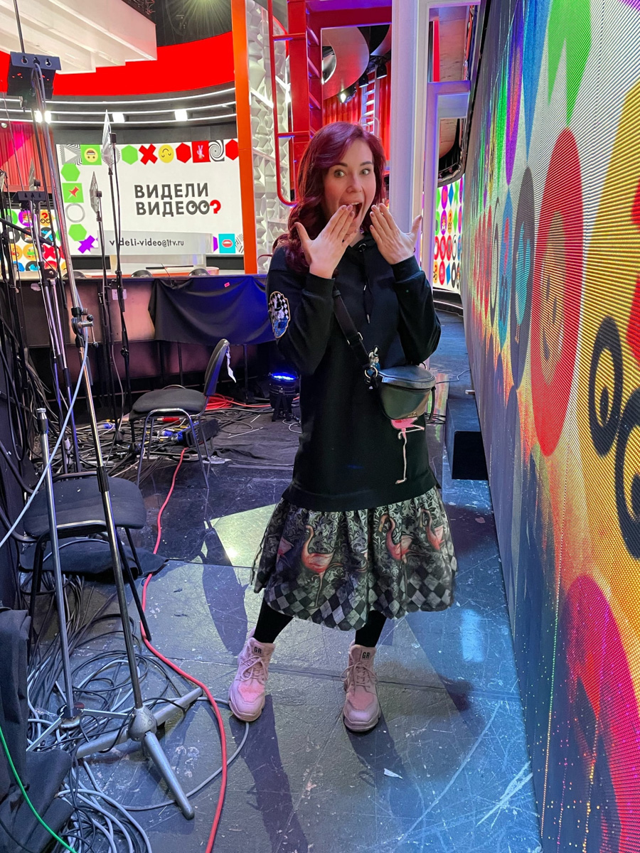 Владимирская танцовщица Лера Лебедева осуществила свою давнюю мечту: шагнула в сторону телевидения, став ученицей Школы Первого канала! На протяжении трёх недель девушка посещала реальные павильоны, участвовала в съёмках передач, общалась с «легендарио». На достигнутом останавливаться она, конечно же, не собирается. Подробнее о ТВ-путешествии Дансеры читайте в материале «Ключ-Медиа».