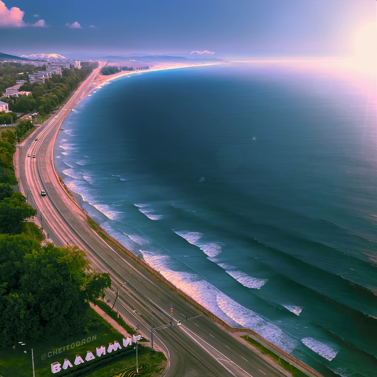 Четыре нейропятницы Telegram-канала «Чей-то дрон» позади. Золотые ворота пронеслись сквозь несколько измерений, город сильно изменился. Технологии не пощадили даже котов! Наслаждаемся эффектным визуалом и узнаём у авторов Telegram-канала, как создаются нерукотворные картины.