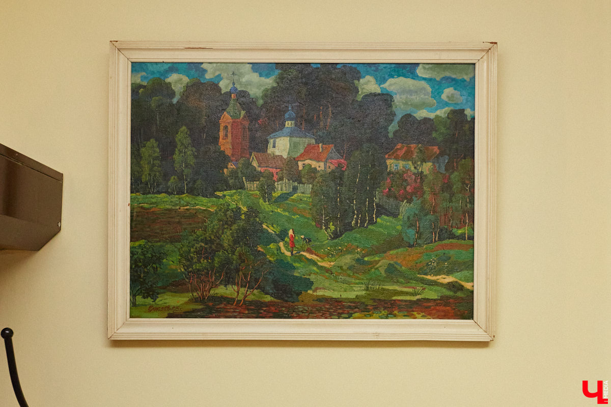 В феврале 1995 года на Театральной площади Владимира открылся Областной дом работников искусств. Сегодня без него уже невозможно представить культурную жизнь нашего города. Но в начале 90-х этот дом собирались снести как не вписывавшийся в архитектурный ансамбль площади. И уцелел он лишь благодаря усилиям общественности. Почему же так важно было сохранить это здание?