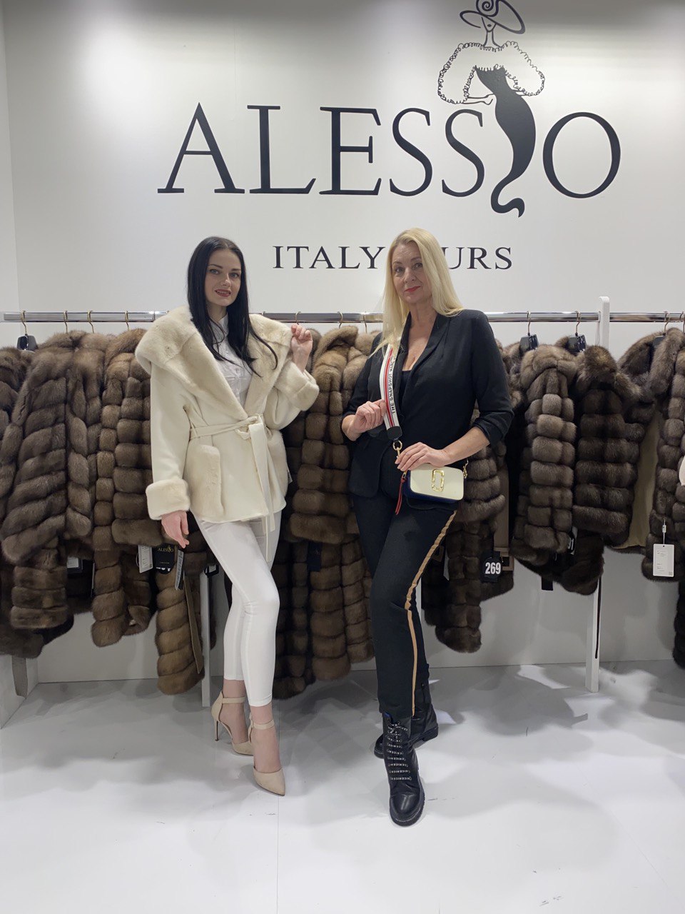 Милан, держись! Владимирская модель Анастасия Машурова прошла множество кастингов и получила сразу несколько предложений о работе на Неделе моды в Италии.