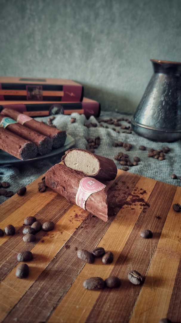 Женщины любят ушами, но путь к сердцу лежит через желудок не только у мужчин. Оружие похлеще комплимента — коробочка с легким, вкусным и красивым десертом. Например, в виде цветка. Кондитер из Владимира Ольга Красоткина как раз создает настоящие зефирные шедевры, способные покорить любого сластену и ценителя прекрасного.