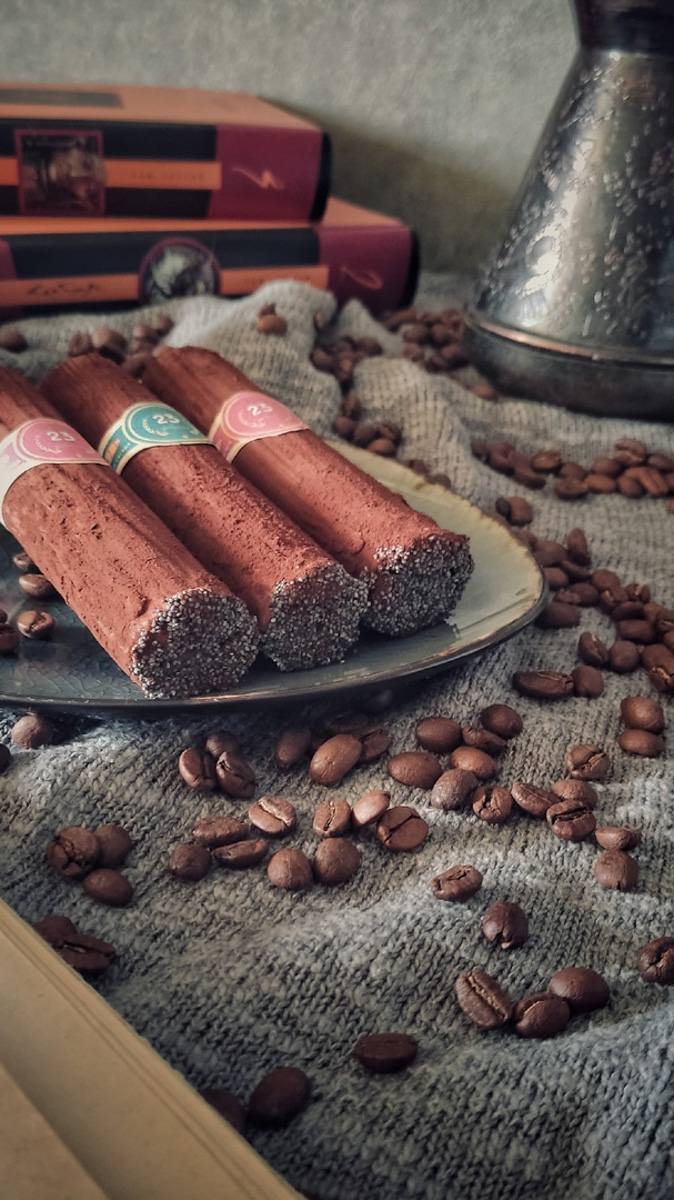 Женщины любят ушами, но путь к сердцу лежит через желудок не только у мужчин. Оружие похлеще комплимента — коробочка с легким, вкусным и красивым десертом. Например, в виде цветка. Кондитер из Владимира Ольга Красоткина как раз создает настоящие зефирные шедевры, способные покорить любого сластену и ценителя прекрасного.