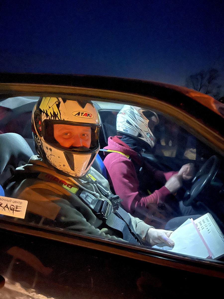 Гонщики из Владимирской области заняли почти весь пьедестал на мини-ралли в ночи. Соревнования проходили в Ивановской области. Из пяти первых мест четыре остались за нашими ребятами. 