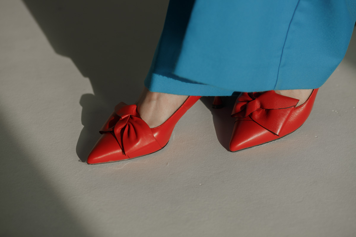 Наталья Рязанова — успешный дизайнер модной детской одежды. Ее жизнь ярка и многогранна, что, конечно, не может не отражаться на внешнем облике. Четыре любимых look’а Натальи, от элегантного платья до дерзкого спорт-шика, это хорошо отражают.