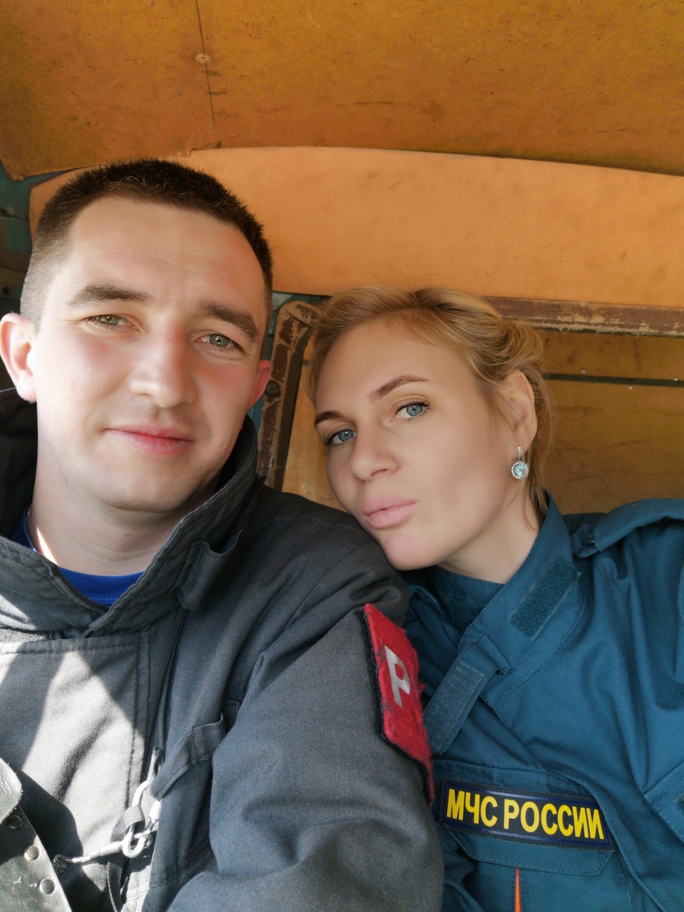 На каждого Супермена найдётся свой криптонит. Ко Дню всех влюблённых Главное управление МЧС России по Владимирской области поделилось снимками трёх пар, которых связывает не только работа. «Ключ-Медиа» пообщался с прекрасными сотрудницами министерства и попросил их поделиться историями любви, возникшей благодаря трудной и опасной службе.