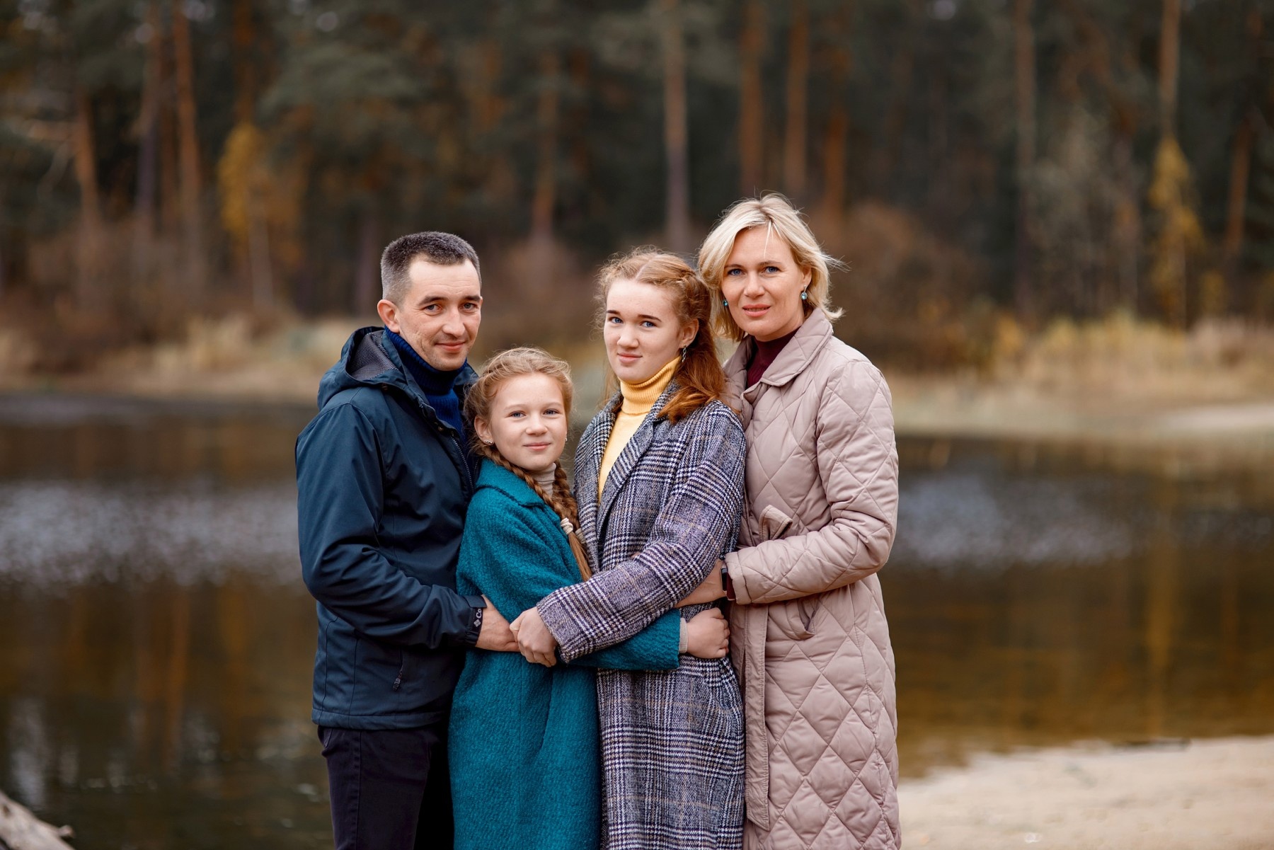 На каждого Супермена найдётся свой криптонит. Ко Дню всех влюблённых Главное управление МЧС России по Владимирской области поделилось снимками трёх пар, которых связывает не только работа. «Ключ-Медиа» пообщался с прекрасными сотрудницами министерства и попросил их поделиться историями любви, возникшей благодаря трудной и опасной службе.