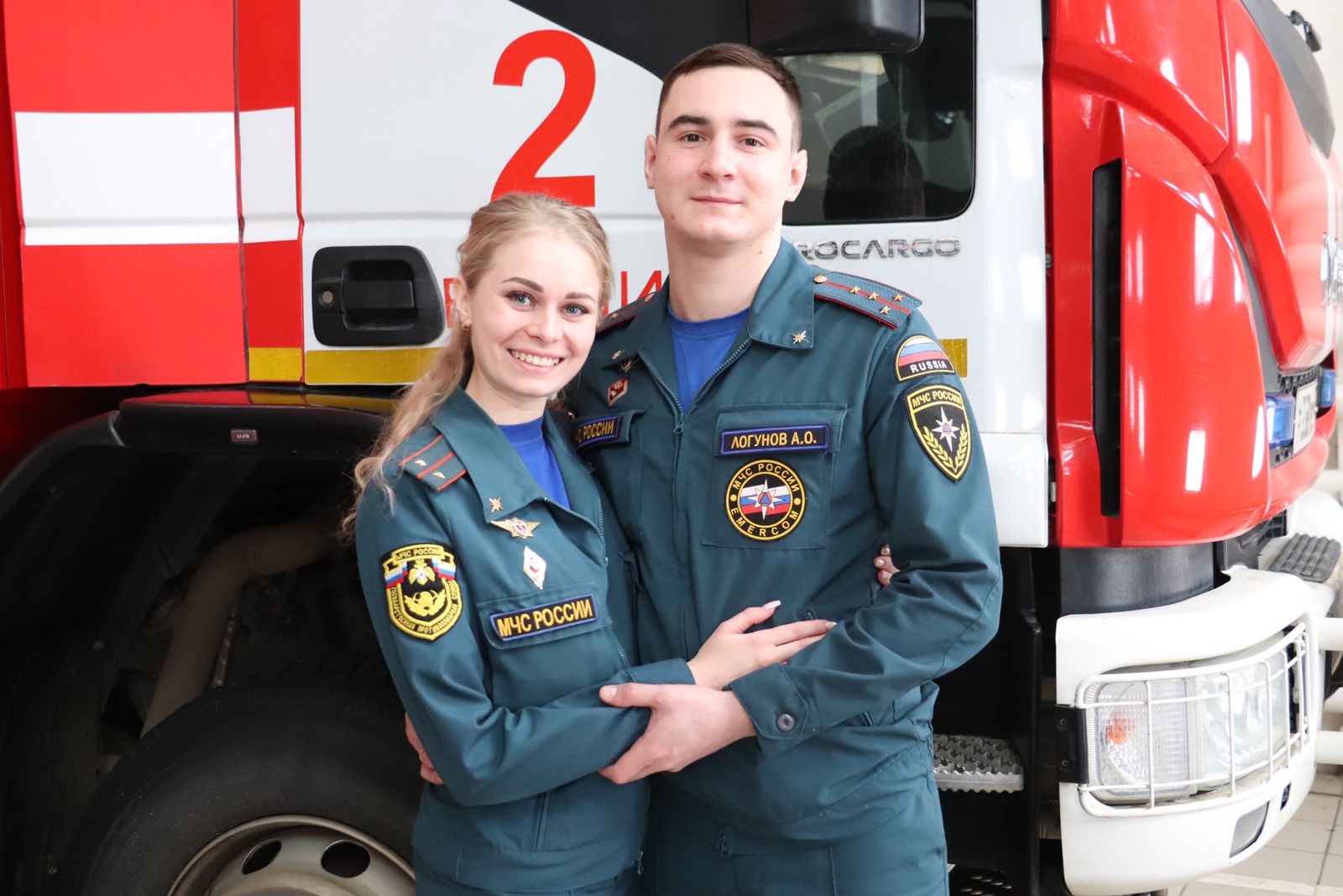 На каждого Супермена найдётся свой криптонит. Ко Дню всех влюблённых Главное управление МЧС России по Владимирской области поделилось снимками трёх пар, которых связывает не только работа. «Ключ-Медиа» пообщался с прекрасными сотрудницами министерства и попросил их поделиться историями любви, возникшей благодаря трудной и опасной службе.