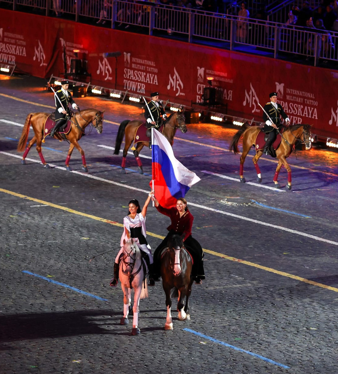 Самый известный владимирский тяжеловоз пересек границу и обосновался в Германии. Переезд к известному конезаводчику позволил Гуку поправить здоровье. А чтобы он не скучал по родине, новая хозяйка разговаривает с ним по-русски.