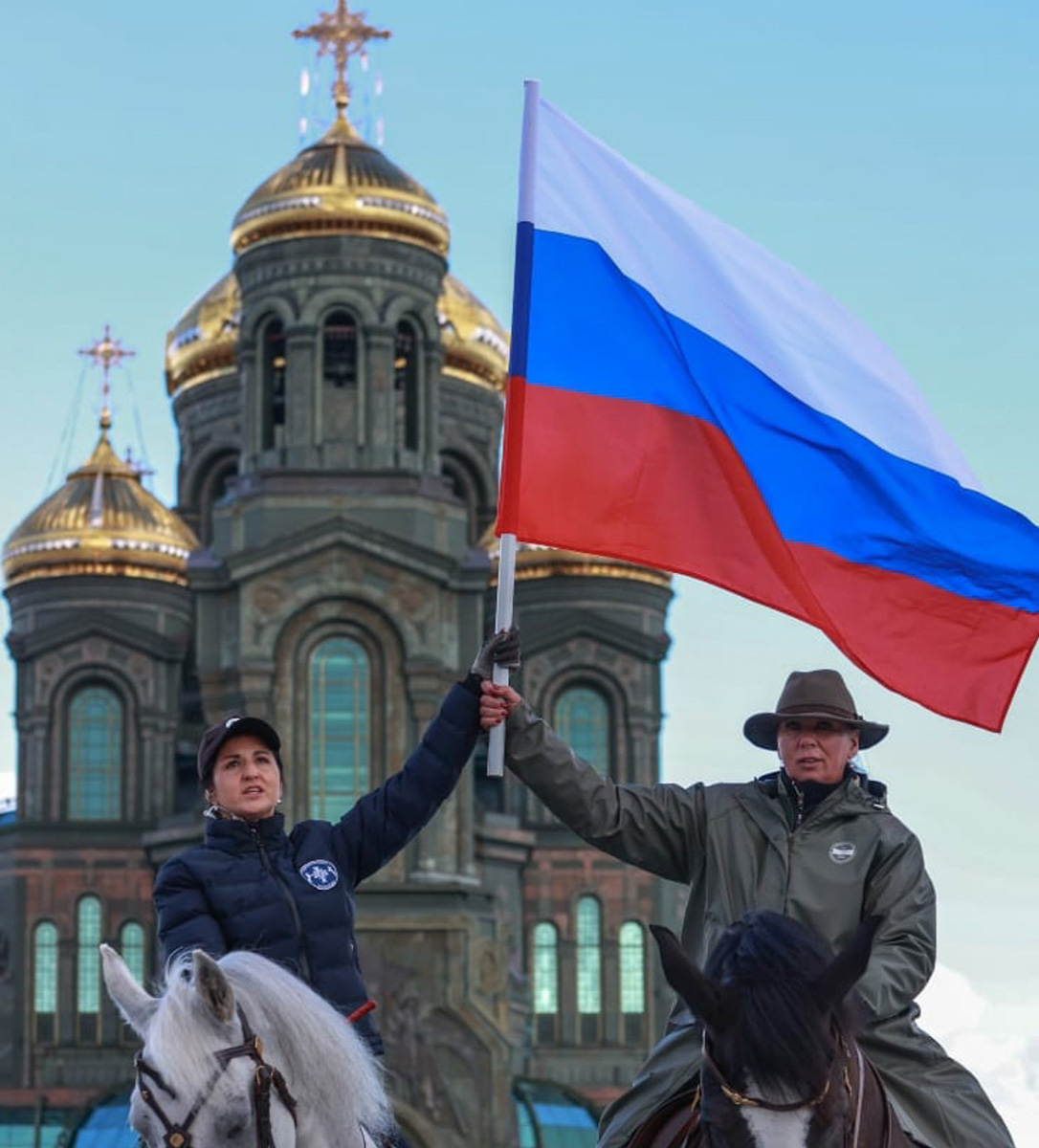 Самый известный владимирский тяжеловоз пересек границу и обосновался в Германии. Переезд к известному конезаводчику позволил Гуку поправить здоровье. А чтобы он не скучал по родине, новая хозяйка разговаривает с ним по-русски.