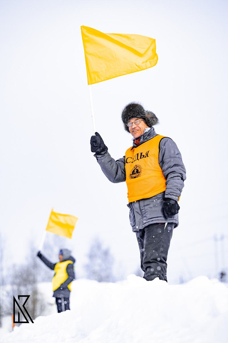 23 февраля на трассе МАУСШ «Дворец спорта» в посёлке Мелехово состоялся настоящий мужской праздник — областные соревнования по мотокроссу и III этап Кубка Владимирской области в классах 125 и 250 куб. см. Было жарко! Судя по зрелищным снимкам фотографов, гонщики колёсами топили сугробы.