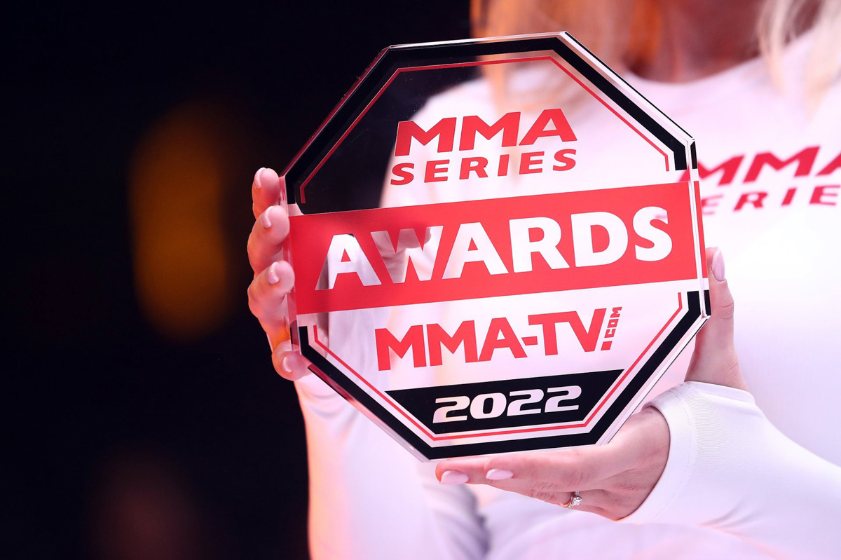 Спортсмен из Мурома Сергей Дьяконов стал обладателем сразу двух первых мест престижной премии ММА-серии. Он победил в номинациях «Боец года» и «Нокаут года». Не отставали от наставника и его ученики: Сергей Бобрышев и Гриша Мелконян выиграли свои поединки в октагоне, причем в первом же раунде.