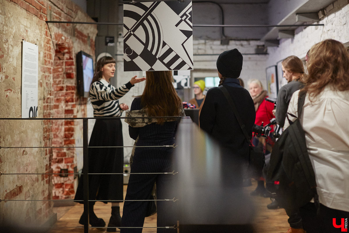 Здравствуйте. Не желаете ли поговорить… о чём угодно, но на языке абстракции? В последний день зимы ЦСК «Флигель» представил необычную по сути своей выставку, состоящую из дебютных работ второкурсников авиамеханического колледжа и, как выяснилось в ходе вернисажа, бесконечного перформанса. Экспозиция «Абстрактный язык в искусстве» будет работать на протяжении целого месяца, а мы расскажем о ней прямо сейчас.