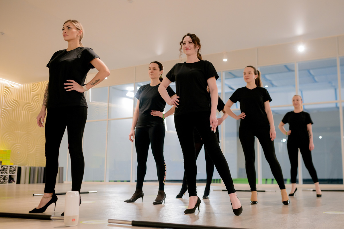 10 марта в Коврове состоится грандиозный финал областного конкурса красоты «Владимирская земля – 2023». Отличительной особенностью проекта 2023 года стало решение организаторов провести его одновременно и для претенденток на титул «мисс», и для мечтающих о победе со званием «миссис». Подробности в нашей статье.