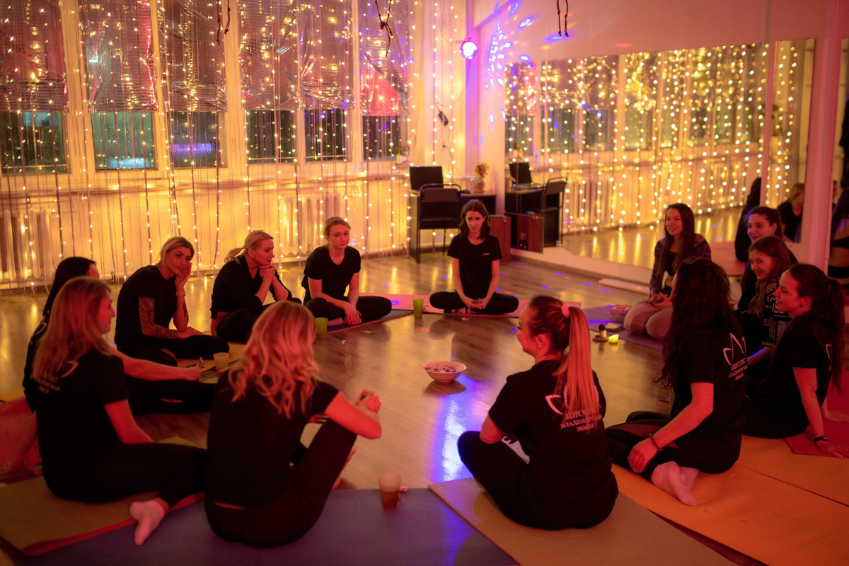 10 марта в Коврове состоится грандиозный финал областного конкурса красоты «Владимирская земля – 2023». Отличительной особенностью проекта 2023 года стало решение организаторов провести его одновременно и для претенденток на титул «мисс», и для мечтающих о победе со званием «миссис». Подробности в нашей статье.