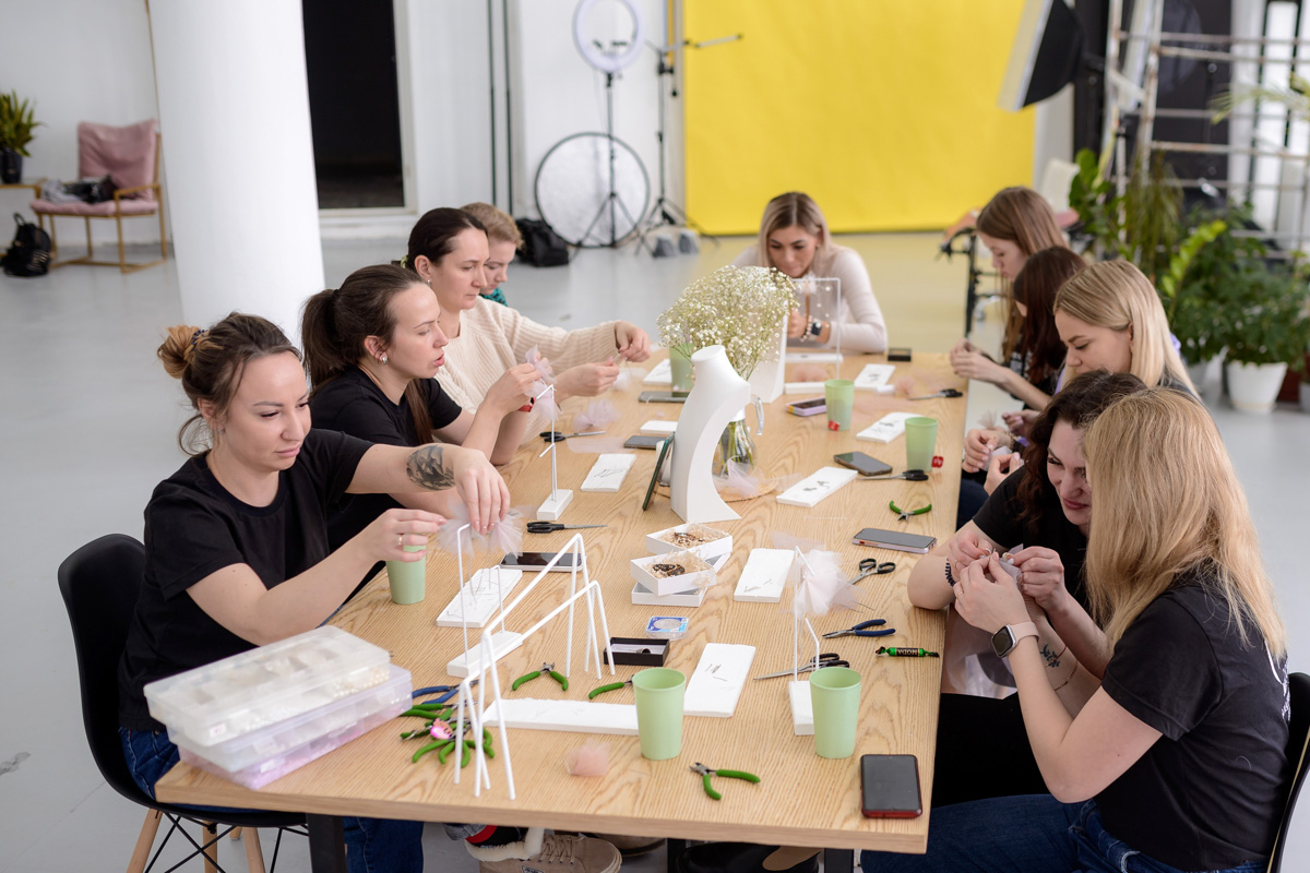 10 марта в Коврове состоится грандиозный финал областного конкурса красоты «Владимирская земля – 2023». Отличительной особенностью проекта 2023 года стало решение организаторов провести его одновременно и для претенденток на титул «мисс», и для мечтающих о победе со званием «миссис». Подробности в нашей статье.