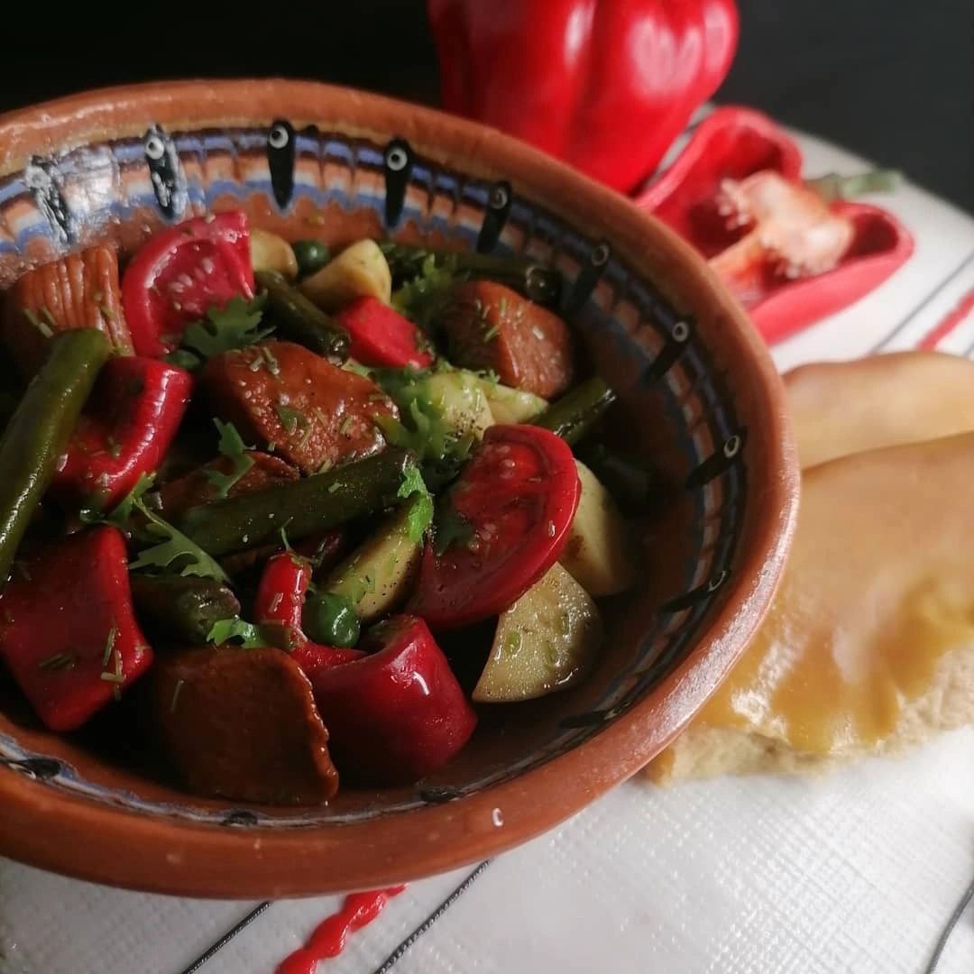 Кондитер из Александрова Елена Сорокина приняла участие в дружеском баттле России и Болгарии. Для коллаборации она создала веселого партизана. Колоритный повстанец под названием «Гайдук» не оставил никого равнодушным.