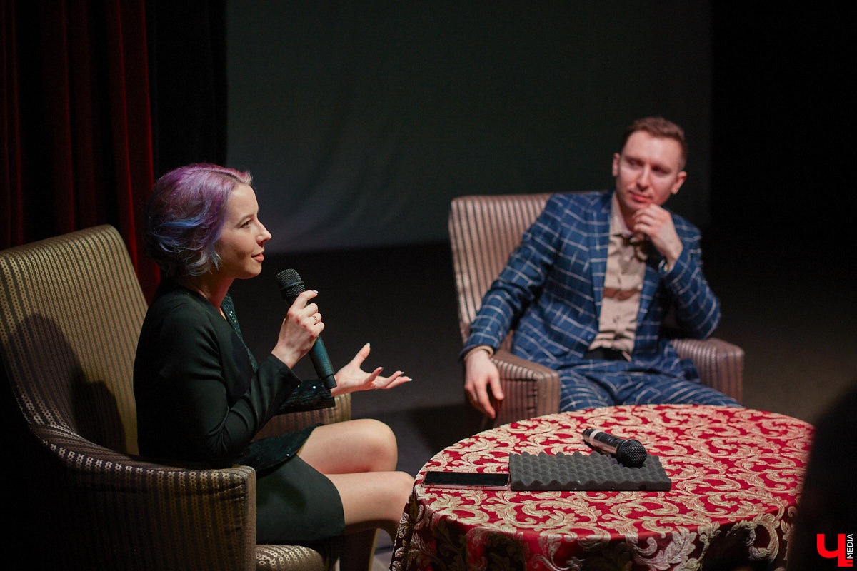 В первый день весны на краешке Земли фотографы собрались, чтобы поговорить о женской красоте, и случилась презентация фотопроекта «Контрасты». 9 фотографов, 12 моделей, 24 уникальных образа. Местные модели пронеслись через несколько эпох, стали героинями романов и исконно русскими княжнами, чтобы доказать гостям ОДРИ: женская красота неподвластна времени.