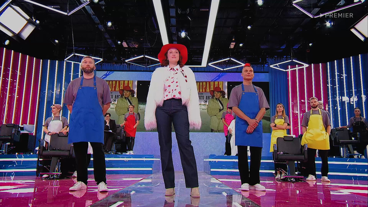 На ТНТ показали второй выпуск шоу «Бьюти баттл», в котором среди множества претендентов на победу за миллион рублей сражается и ковровский хэйр-стилист Илья Староверов. На сей раз участникам программы предложили превратить модель в главную героиню фильма «Самая обаятельная и привлекательная». 