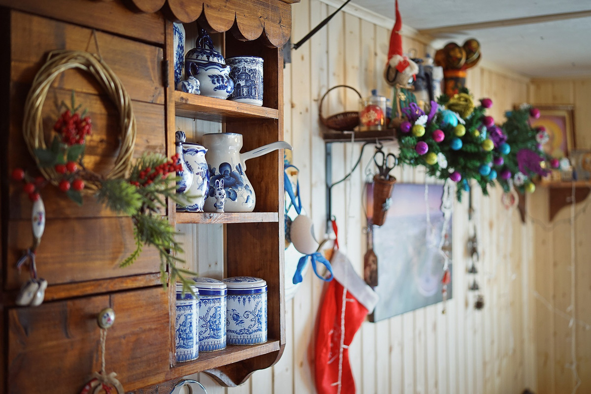 Вместо центрального отопления — печка, вместо водопровода — колодец. Переехать из комфортной городской квартиры в деревенский дом возле леса захочет не каждый. А вот фотограф Владислав Тябин провел зиму вдали от цивилизации и теперь уверен: это были три самых интересных месяца в его жизни.