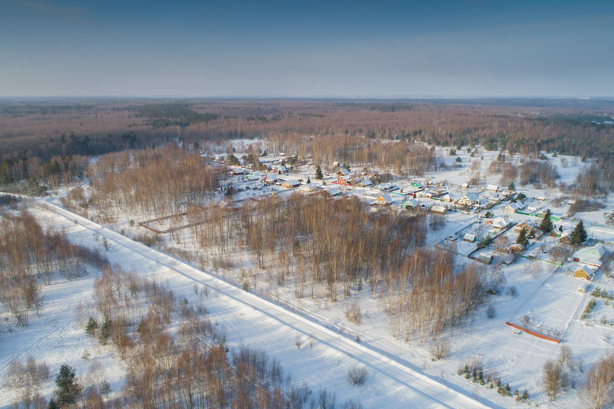 Вместо центрального отопления — печка, вместо водопровода — колодец. Переехать из комфортной городской квартиры в деревенский дом возле леса захочет не каждый. А вот фотограф Владислав Тябин провел зиму вдали от цивилизации и теперь уверен: это были три самых интересных месяца в его жизни.