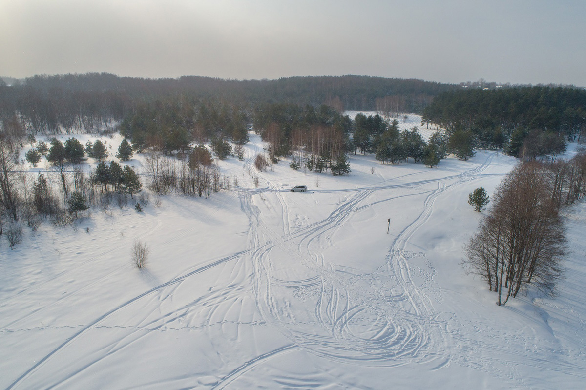 Вместо центрального отопления — печка, вместо водопровода — колодец. Переехать из комфортной городской квартиры в деревенский дом возле леса захочет не каждый. А вот фотограф Владислав Тябин провел зиму вдали от цивилизации и теперь уверен: это были три самых интересных месяца в его жизни.