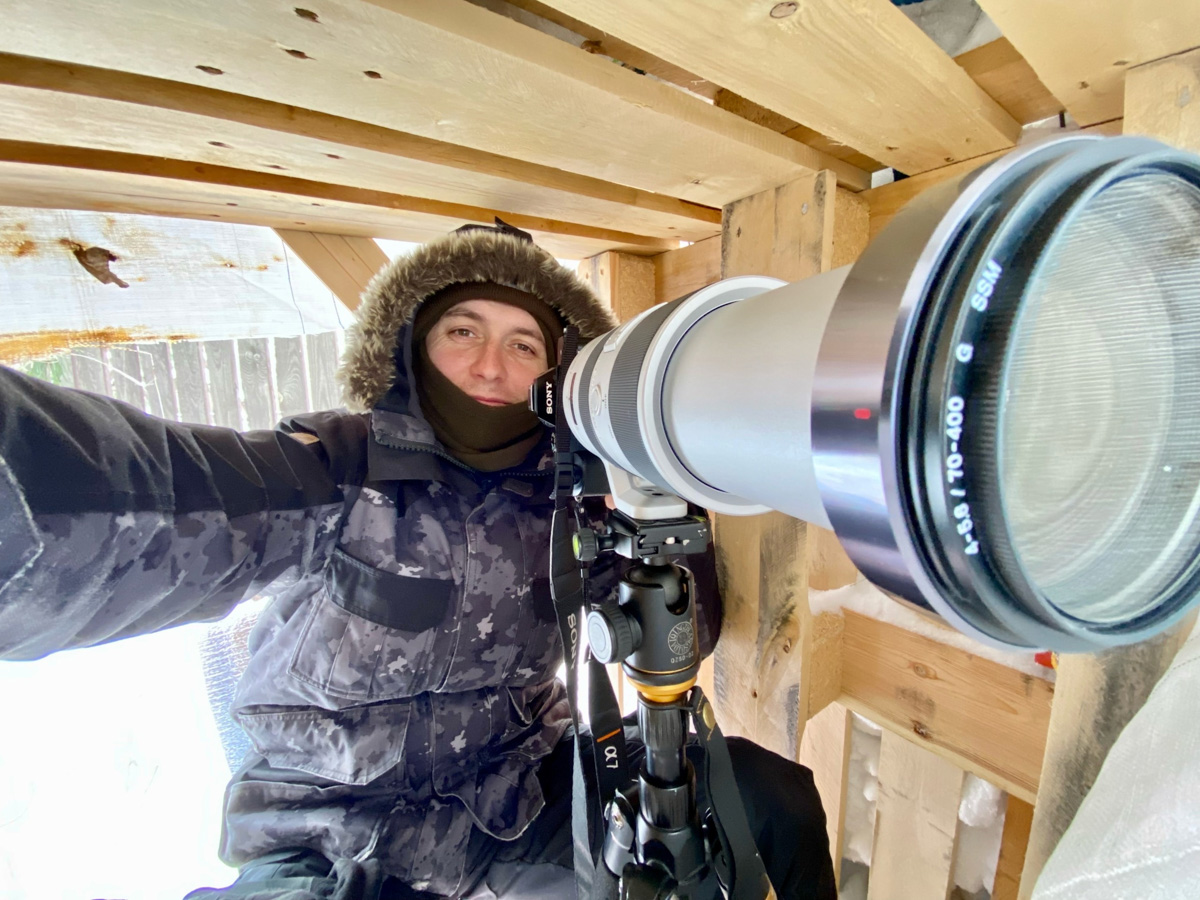 Вместо центрального отопления — печка, вместо водопровода — колодец. Переехать из комфортной городской квартиры в деревенский дом возле леса захочет не каждый. А вот фотограф Владислав Тябин провел зиму вдали от цивилизации и теперь уверен: это были три самых интересных месяца в его жизни.