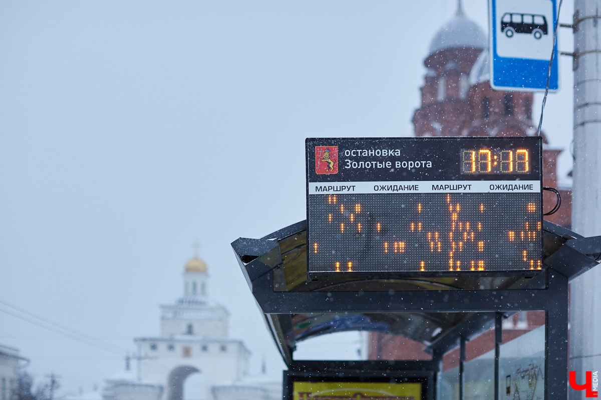 Морозы закончились, однако лучше ходить автобусы и троллейбусы в областном центре не стали. Жители города ежедневно сообщают о толпах ожидающих на остановках. Изменить ситуацию должны новая схема транспортного обслуживания и обновленный подвижной состав. Но для начала среди населения проведут опрос.